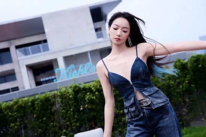 被篡改固件包攻击链示意图